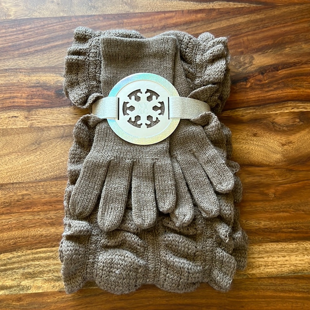 NWT NY&Company winter glove and scarf set